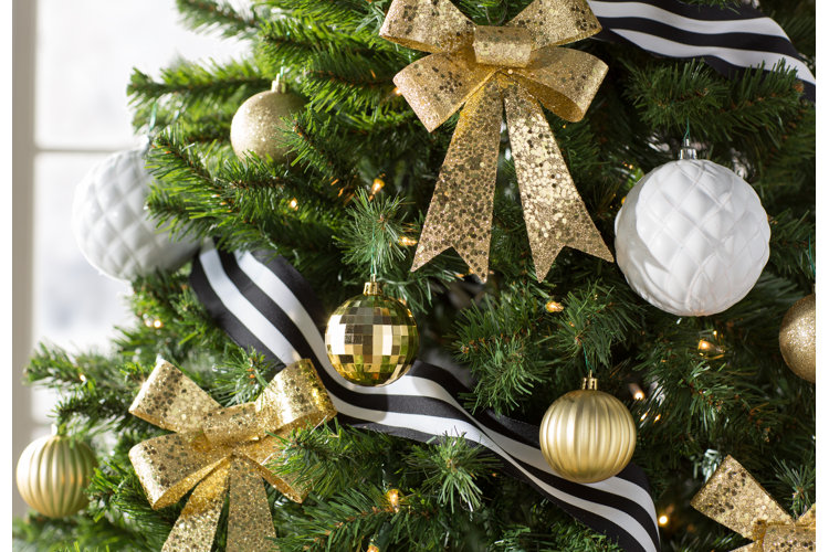 How to Put Ribbon on a Christmas Tree 8 Christmas Tree Ribbon Ideas